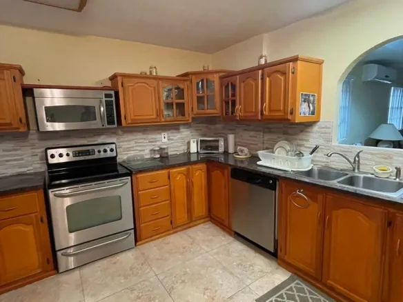 7-bedroom house in Aranguez for sale